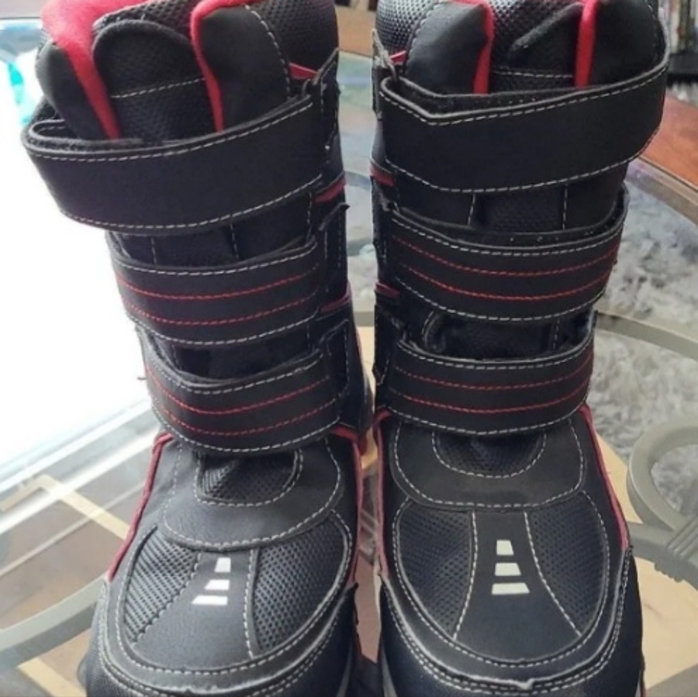 Boy's Totes size 5